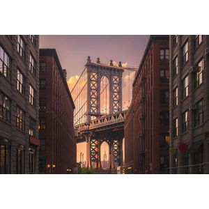 Manhattan bridge from brooklyn street – 135cm x 90cm - Fotokunst op PlexiglasⓇ incl. certificaat & garantie.