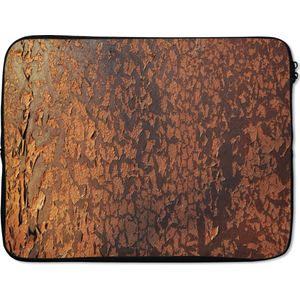 Laptophoes 15.6 inch - Roest print - Bruin - Oranje - Metaal - Patroon - Structuur - Laptop sleeve - Binnenmaat 39,5x29,5 cm - Zwarte achterkant