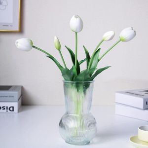 16 inch Premium Real Touch Nep Tulpen Kunstbloemen met Knoppen, Flexibele Stam Gemakkelijk te Vormen, Faux Tulpen voor Home Decor Indoor (Vaas niet inbegrepen), 5-Pack Set van Pepermunt Wit