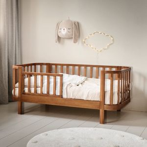 Petite Amélie ® Peuterbed 140x70 cm - Kinderbed Ovaal zonder scherpe Hoeken - Met Verstelbaar Uitvalhekje - Walnoot (Premium)