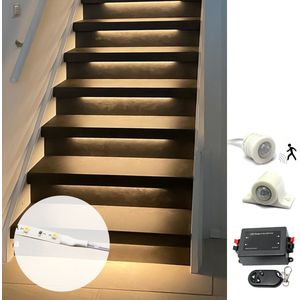 Trapverlichting ledstrip set - Plug & Play verlichting voor je trap - Verlicht 15 treden met warm wit licht - Inclusief bewegingssensor en dimmer