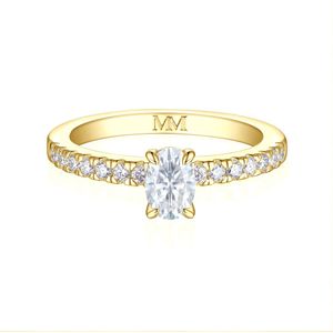 Nina - 14k Geelgouden Ovaal Moissanite Ring met Pavé Zijstenen - 0.5 karaat