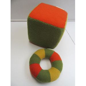 vaco , geschenkset , kubus + ring , geel / groen / orange , rammelaars