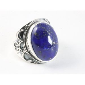 Bewerkte zilveren ring met lapis lazuli - maat 19