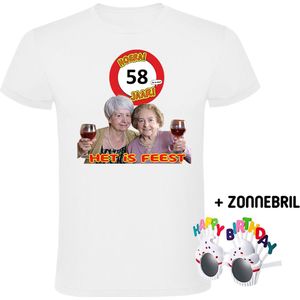 Hoera 58 jaar! Het is feest Heren T-shirt + Happy birthday bril - verjaardag - jarig - 58e verjaardag - oma - wijn - grappig