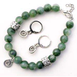 Set groene armband en oorbellen met spiraal