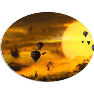 WallClassics - PVC Schuimplaat Ovaal - Zee van Luchtballonnen bij Oranje Supermaan - 68x51 cm Foto op Ovaal (Met Ophangsysteem)
