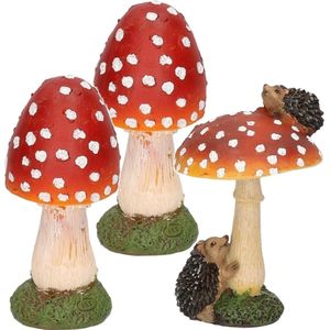 Decoratie paddenstoelen setje met 2x gewone paddenstoelen van 13 cm en 1x vliegenzwam van 11 cm met een egeltje
