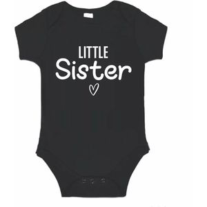 Soft Touch Rompertje (zwart) met witte Tekst - Little Sister met hartje - zwangerschapsaankondiging | Baby rompertje met leuke tekst | | kraamcadeau | 0 tot 3 maanden | GRATIS verzending