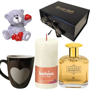 GreatGift - Luxe Moederdag Cadeaupakket 2025 – Met Bolsius kaars, Luxe Golden Moments parfum, Hartjes mok & schattig beeldje. Moederdag cadeau - Voor haar