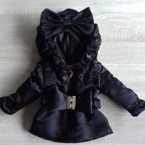 Maat 110 kinderjas Zomerjas tulle rok zwart met riem en bloemen baby en kind jas met strik en tule