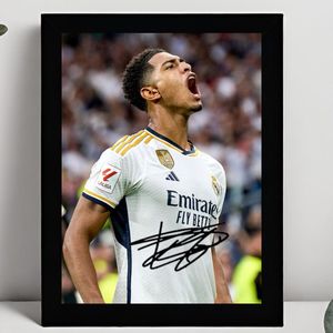 Jude Bellingham Ingelijste Handtekening – 15 x 10cm In Klassiek Zwart Frame – Gedrukte handtekening – Borussia Dortmund - Real Madrid - Football Legend - Voetbal - Goal Celebration