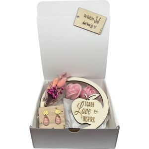 Geschenkbox JUF | ROZE | flowerhoop | zeeproosjes | jij bent de liefste | liefste juf | topjuf | einde schooljaar | cadeau | cadeautje juf