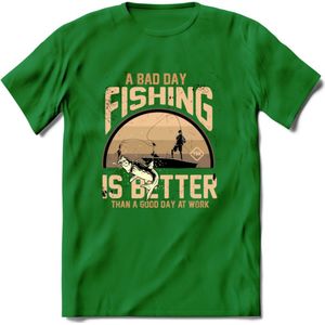 A Bad Day Fishing - Vissen T-Shirt | Beige | Grappig Verjaardag Vis Hobby Cadeau Shirt | Dames - Heren - Unisex | Tshirt Hengelsport Kleding Kado - Donker Groen - 3XL