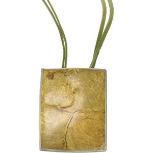 Behave Ketting van suede met rechthoekige schelpenhanger