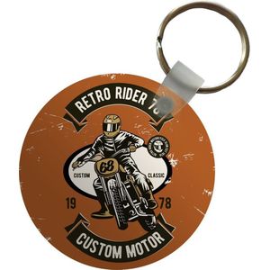 Sleutelhanger - Motor - Man - Helm - Retro - Plastic - Rond - Uitdeelcadeautjes - Vaderdag cadeau - Geschenk - Cadeautje voor hem - Tip - Mannen