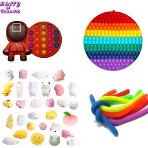 Happy Trendz® - Fidget toys Fidget 8 Stuks Toppers - XXL POP IT - Pop It Hard case - 3 stuks Stretchy Noodle - 3 Moochies Squishie - Educatief - Tiktok - Speelgoed -