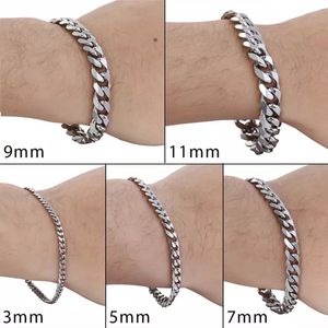 Armband heren zilver kleurig - Roestvrij staal - Armband voor mannen - Zilveren schakelarmband heren - Cadeau voor man - Armband heren staal - Cubaanse schakel armband - Dikte 7mm  - Omtrek 18 cm - Per stuk