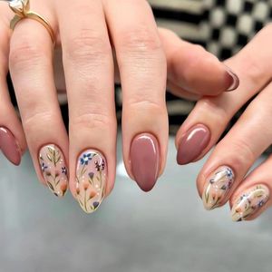 30 stuks Korte Press On Nails Amandelbruine Bloem Nagel Gel Stick On Nepnagels