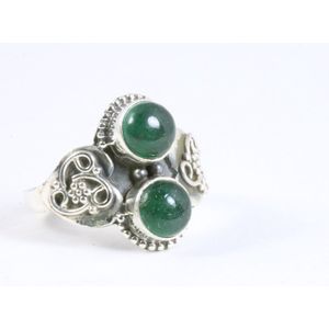 Fijne bewerkte zilveren ring met jade - maat 18