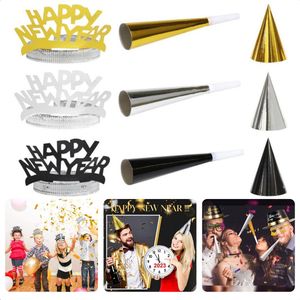 Cheqo® Partyset Happy New Year - 20 delig - 5 Tiaras, 5 Feesthoedjes, 10 Toeters - Goud, Zwart, Zilver - Feestaccessoires - Gelukkig Nieuwjaar - Feest - Decoratie