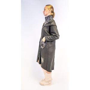 Zwarte vest-jas met gewatteerde hals en zakken - M Upgrade je wintergarderobe met de zwarte vest-jas, perfect uitgerust met een gewatteerde hals en praktische zakken