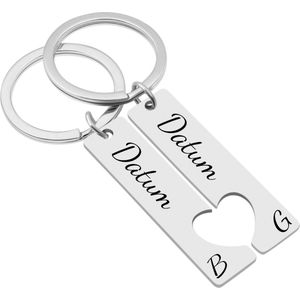 Gegraveerde sleutelhanger - Koppel cadeau - Cadeau voor Hem of Haar - Valentijnsdag verrassing - Love - Set van 2 - His and Hers - Gepersonaliseerd met Datum & Voorletter