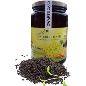 Zwartezaad honing, Pure natuurlijke honing gewonnen uit bijen die zich voeden met de bloemen van de zwarte zaadplant (nigella). Heerlijke smaak en delicate geur van zwarte zaadbloemen. Geen toegevoegd zwartzaadpoeder. 500g