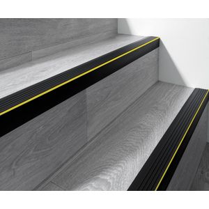 PVC-Waarschuwing antislip trapprofiel zelfklevend P2RD-ON 55x40mm X 150 cm X 15 stuks (gele strook op de neus) zwart
