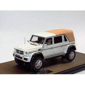 De 1:43 Diecast modelauto van de Mercedes-Benz G-Klasse G650 Landaulet Gesloten Maybach van 2017 in White.This model is begrensd door 199 stuks. De fabrikant van het schaalmodel is GLM-Models.Dit model is alleen online beschikbaar.