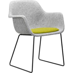 Felt - PET Stoel Lichtgrijs - Zwart Frame - 100% recycle plastic en staal - Zitting Groen (Fair Furniture Group – Nederlands Familiebedrijf)
