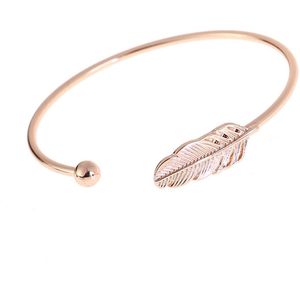 Marama - armband Feather Rosè Goud - bangle - veertje - RVS - licht buigbaar - damesarmband - nikkelvrij