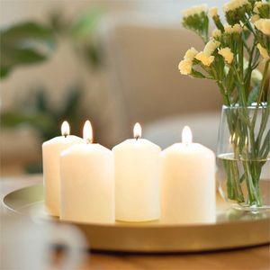 Set van 20 Ongeparfumeerde Stompkaarsen - 4 x 7 cm - 11 Uur Brandduur - Druppelloze en Rookloze Decoratieve Kaarsen in Bulk