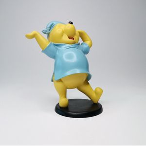 Winnie, Statue, Figurine Yawning Winnie 8"" . Beeldje Winnie the Pooh slaapmuts 18cm