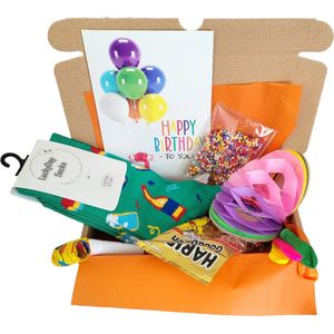 Cadeau box – Feest – Gefeliciteerd - Verrassings Pakket – Gift box – Grappig - Cadeau voor vrouw man – Kado – Sokken - Verjaardags cadeau – Jarig -Geschenkdoos – LuckyDay Socks - Maat 37-44