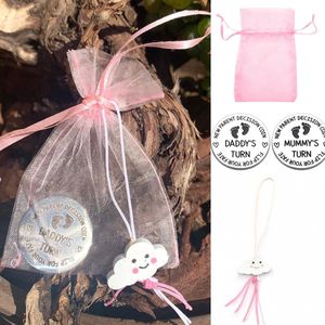 Kraamkado Newborn baby gift Decision Coin in roze organza zakje met gelukspoppetje wolk roze - geboorte - kraamcadeau - baby - newborn - genderreveal - babyshower