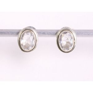 Fijne ovale zilveren oorstekers met bergkristal