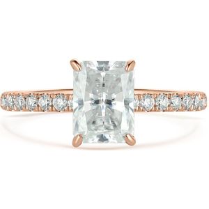 Astra - 18k Roségouden Radiant Moissanite Ring met Pavé Zijstenen & Hidden Halo - 1.2 karaat.