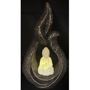Polyresin solarlamp ""zittende boeddha"" - model 3 - brons kleurig- met 1 LED - Staand model - hoogte 14.5 x 6 x 15 cm - Tuindecoratie - Tuinverlichting