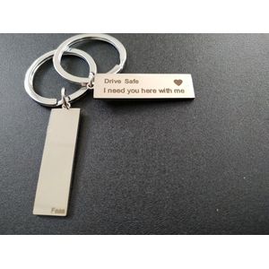 Drive safe i need you here with me - Sleutelhanger - Tassenhanger - Liefde - Love - Kado voor je geliefde - Kado voor Koppels - Zilverkleurig