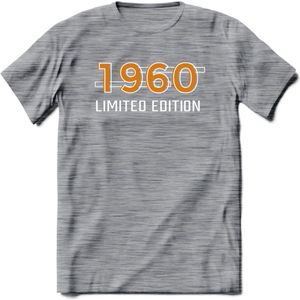 1960 Limited Edition T-Shirt | Goud - Zilver | Grappig Verjaardag en Feest Cadeau Shirt | Dames - Heren - Unisex | Tshirt Kleding Kado | - Donker Grijs - Gemaleerd - L