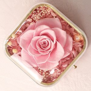 Elegante Romantische Geschenkdoos Roze + Luxe Ketting Letter E - Liefdes Doos + Sieraad - Valentijn Cadeau - Huwelijks Geschenken - Trendy Kerstcadeau Luxe Eeuwige Bloem - Liefdesdoos Verjaardag Geschenk - Romantisch Cadeau - Met Rozen Geur