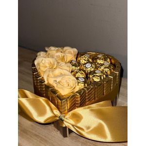 Chocolade geschenk Hart - Ferrero Rocher - Merci - Kerstcadeau - Valentijncadeau - Cadeau voor haar - Verjaardag - Jubileum