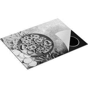 Chefcare Inductie Beschermer Gesneden Groente op Grijze Marmer - Groentes - Zwart Wit - 70x55 cm - Afdekplaat Inductie - Kookplaat Beschermer - Inductie Mat