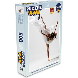 Puzzel Ballerina met lap stof op een witte achtergrond - Legpuzzel - Puzzel 500 stukjes