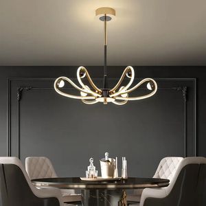 LuxiLamps - 4 Bollen Hanglamp - Kroonluchter Woonkamer - Goud - Moderne lamp - 42 cm - Hanglamp