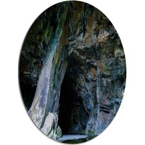 WallClassics - Dibond Ovaal - Grot in Bruin-Grijze Rotsen - 60x80 cm Foto op Ovaal (Met Ophangsysteem)