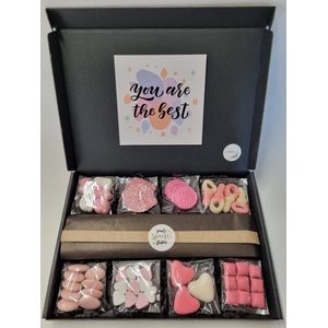 Geboorte Box - Roze met originele geboortekaart 'You are the best' met persoonlijke (video)boodschap | 8 soorten heerlijke geboorte snoepjes en een liefdevol geboortekado