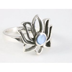 Opengewerkte zilveren lotus bloem ring met blauwe schelp - maat 16.5