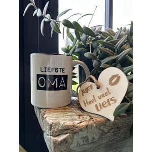 Creaties van Hier - Beker - Black & White mok - Oma - met houten hartje Bedankt